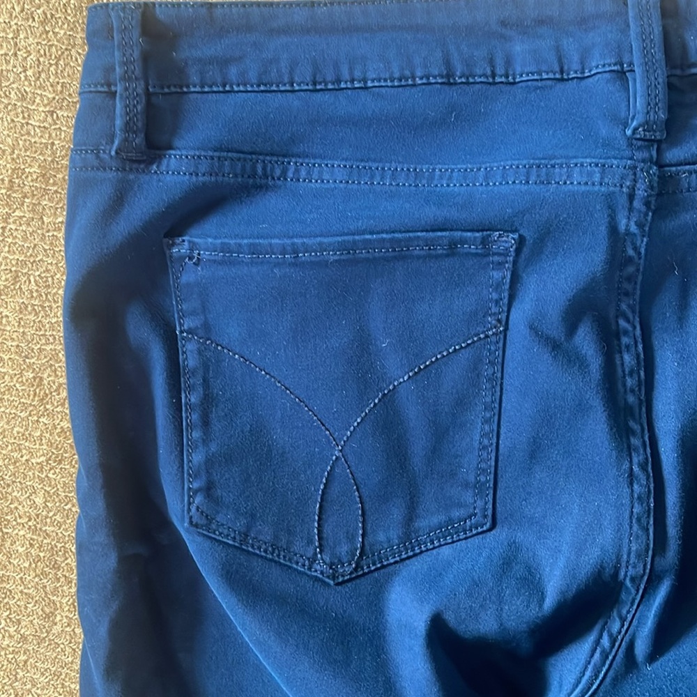 Calvin Klein Jeans - Picture 8 of 9